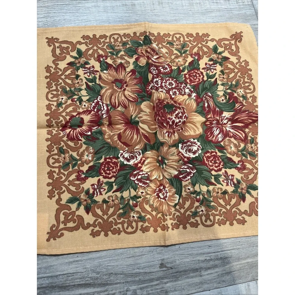 Vintage Oval Cotton Blend Table Cloth  W/6 Napkins Floral Plaid 82x62